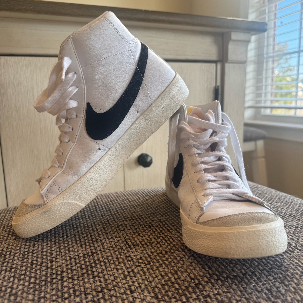 Nike Womens Blazer Mid 77
